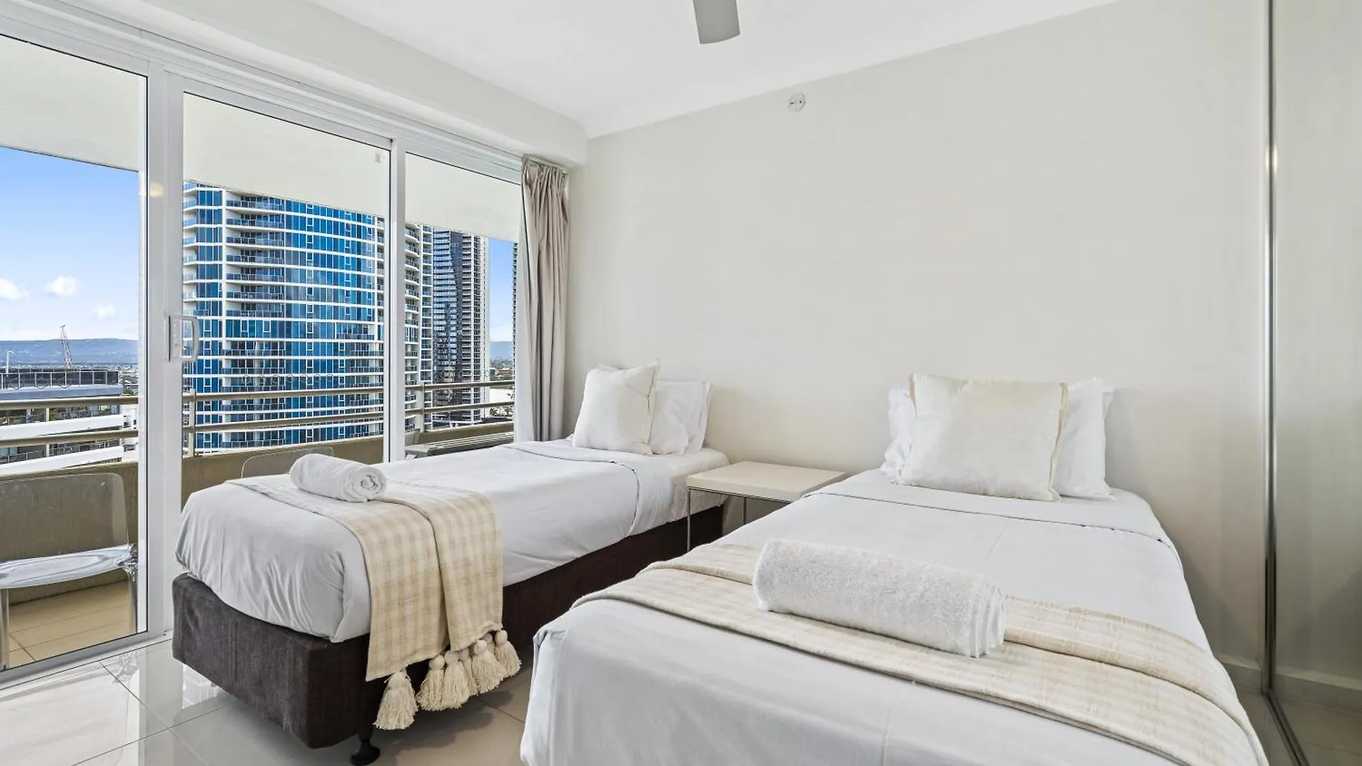 Stunning Ocean Views In 2 Bedroom Unit At Zenith - Q Stay Gold Coast