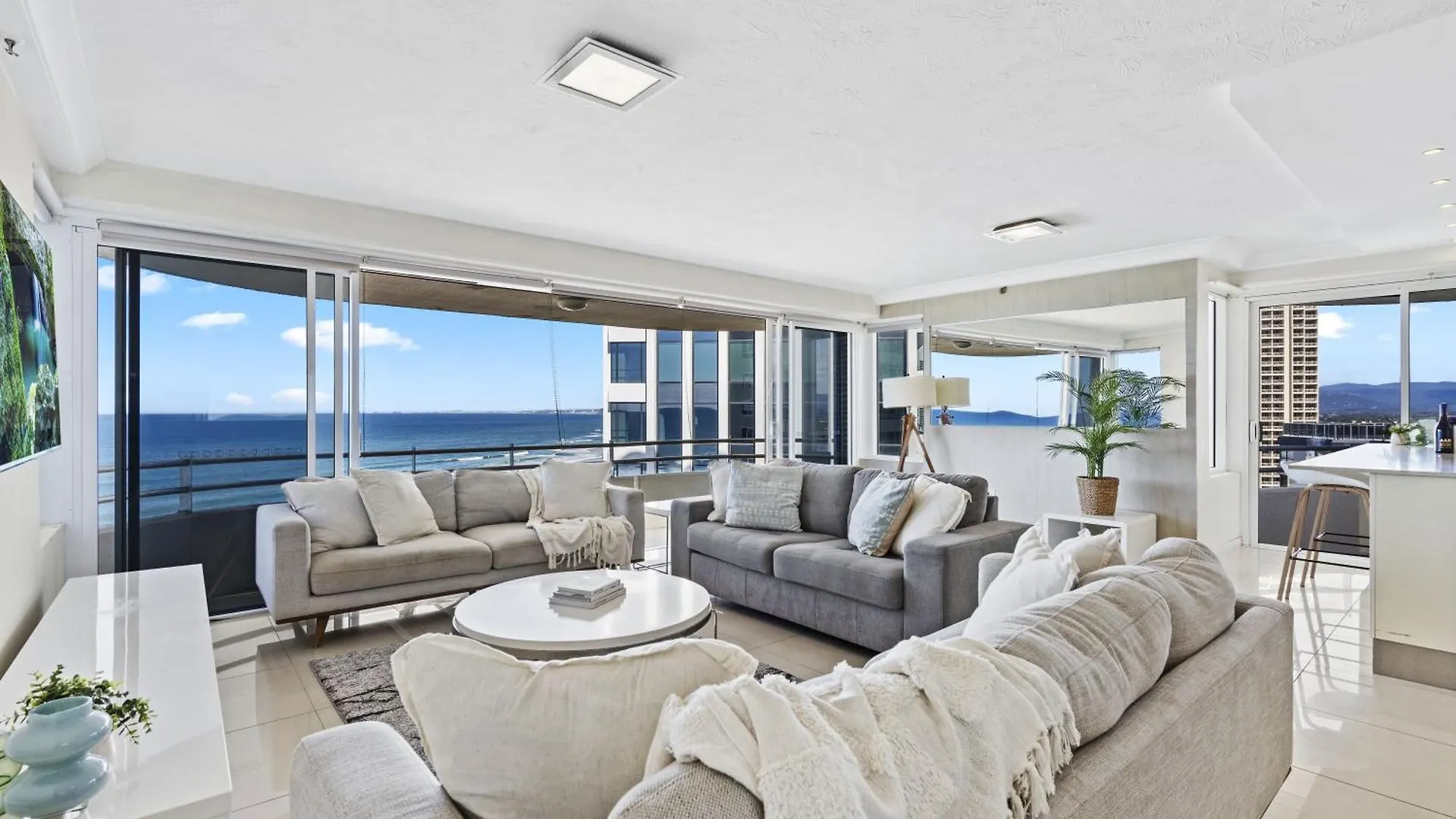Stunning Ocean Views In 2 Bedroom Unit At Zenith - Q Stay Gold Coast