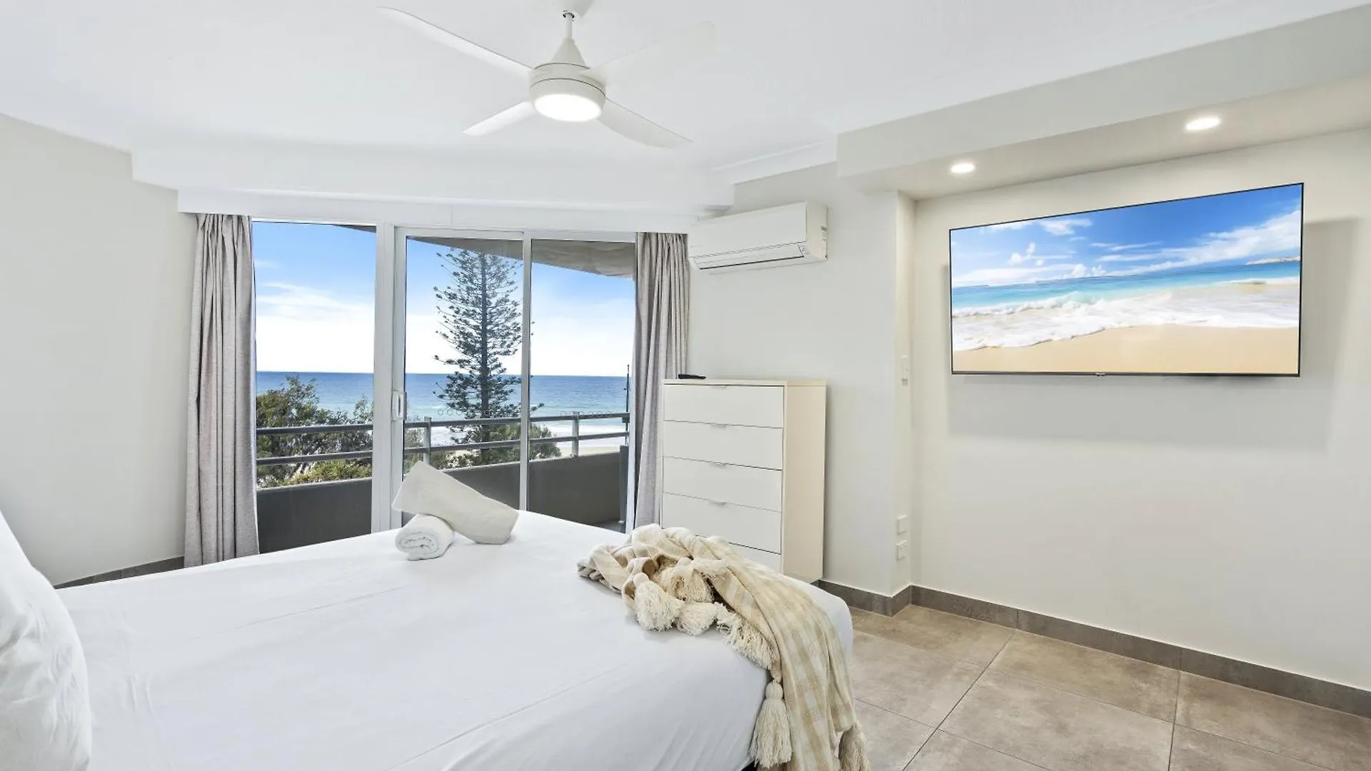 Stunning Ocean Views In 2 Bedroom Unit At Zenith - Q Stay ゴールドコースト アパート